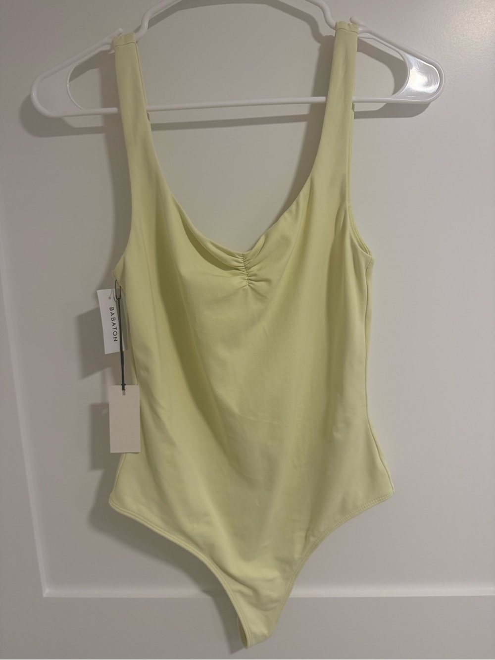 Babaton Aritzia, Size Medium Yellow Scoop-Neck Bodysuit, NWT